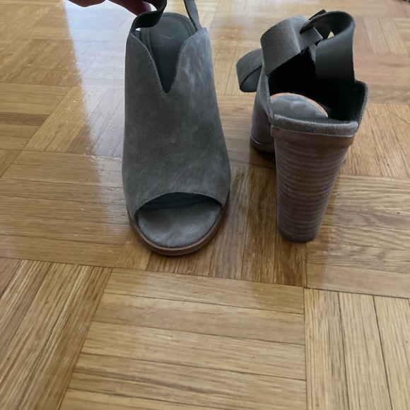 Marc Fisher Grey suede wood block heel size 8.5 - Picture 2 of 4
